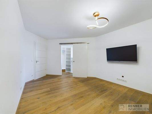 Schlafzimmer + begehbarer Kleiderschrank