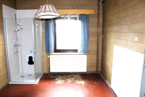 Küche im EG mit Dusche