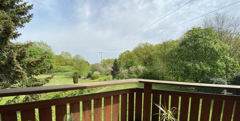 Loggia mit Weitblick ins Grüne.jpg