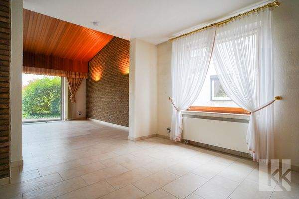 Offener Essbereich mit Blick in...