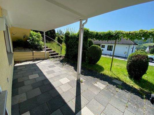 Terrasse mit Zugang zum Garten