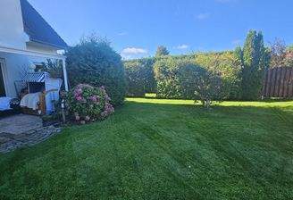 Garten mit Seitenausgang