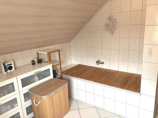 ...mit Wanne und Dusche (Bürogebäude)