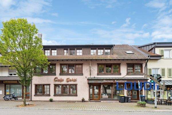 Außenansicht des Wohn- und Geschäftshauses