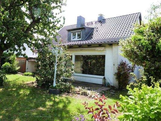 Rückseite mit Terrasse