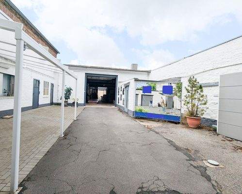 Innenhof mit Hallenzugang