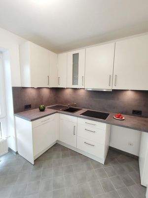 Küche mit Geschirrspüler