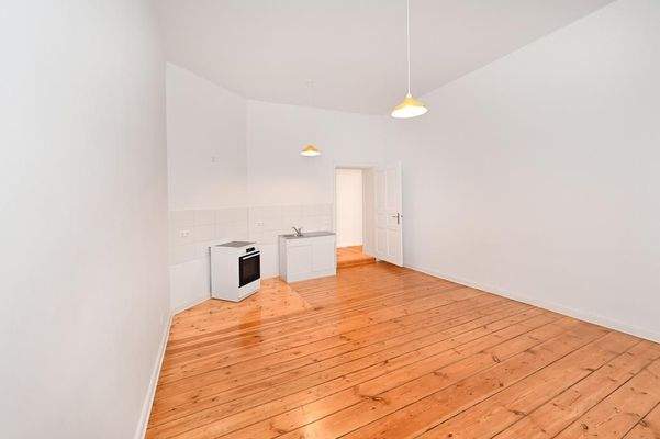 Wohnzimmer mit offener Küche