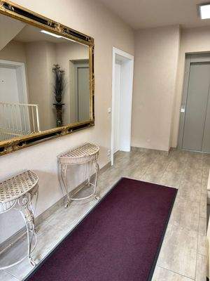 Flur mit Wohnungtür.jpeg