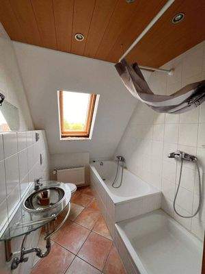 DG - Bad mit Dusche und Badewanne