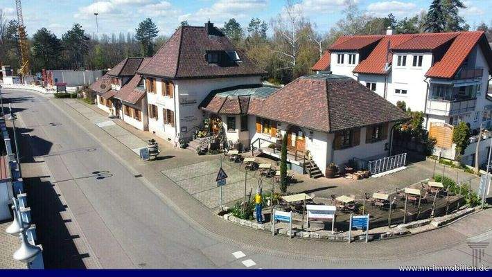 Traditionshaus mit grossem Aussenbereich und Sonnenterrasse in zentraler Lage