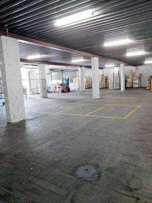 FH462 Lagerhalle innen