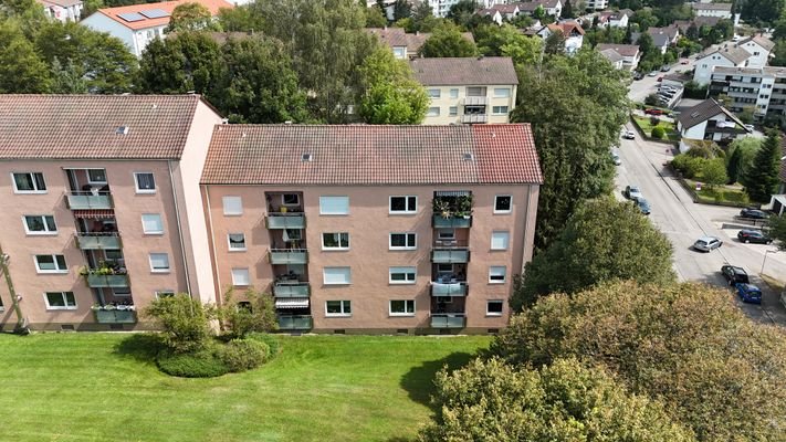 Gebäude von außen, Richtung Balkon