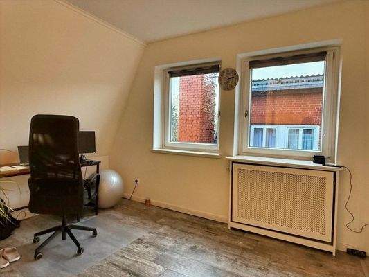 helles Kinderzimmer oder Büro