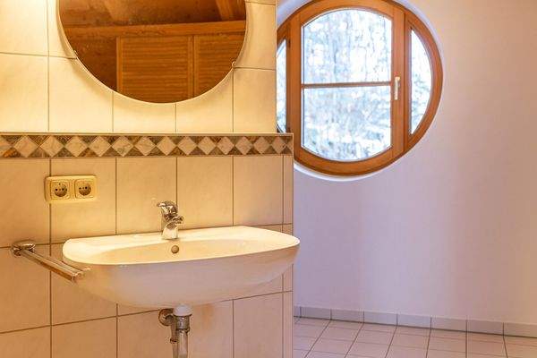 Licht, Holz & Wohngenuss – Charme pur auf drei Etagen mit Schwedenofen und stilvoller Wendeltreppe