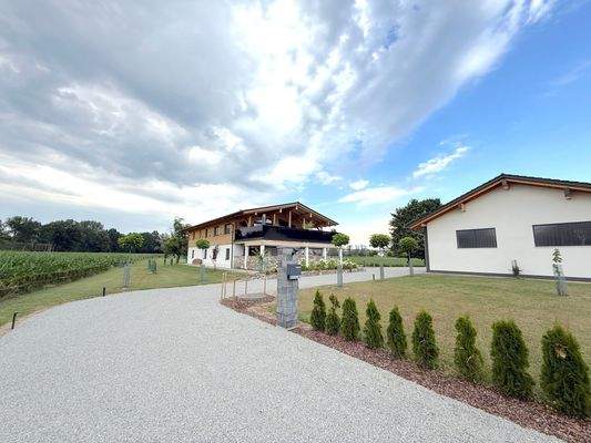 Außenansicht weit.JPG