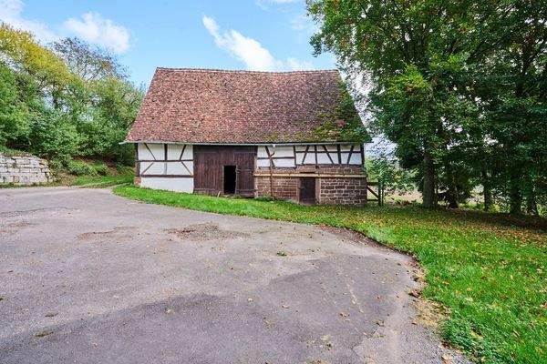 Stall-/  und Scheunengebäude