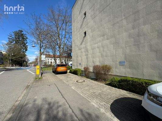 Kundenparkplätze am Haus