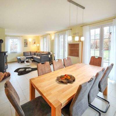 Geräumiger Essplatz im Wohnraum