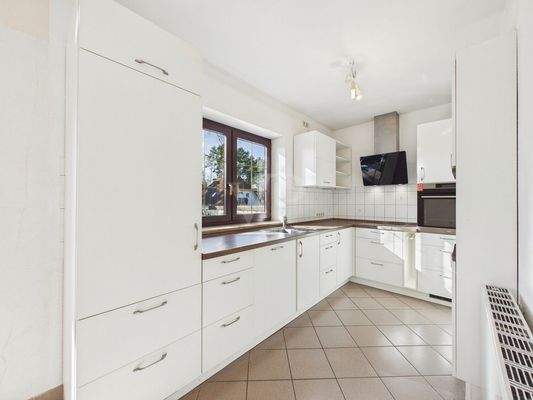 Küchenbereich mit moderner Einbauküche (inkl. aller Einbaugeräte)