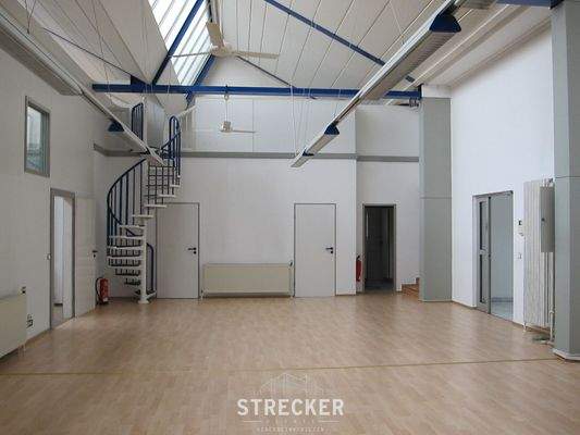 Großraumbüro mit Archiv