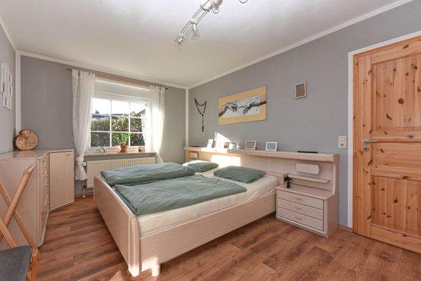 Schlafzimmer mit Zugang zur Terrasse 