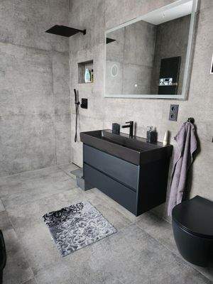 ebenerdige Dusche / Badezimmer / 1. OG