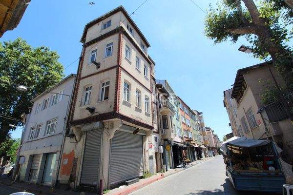 Complete Building in Balat Square in Istanbul Fatih