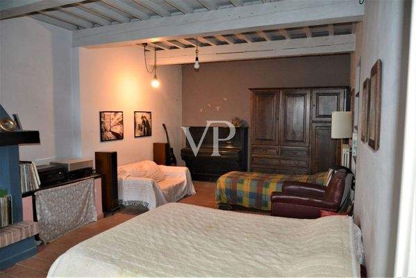 seconda sala utilizzata momentaneamente come camera da letto 