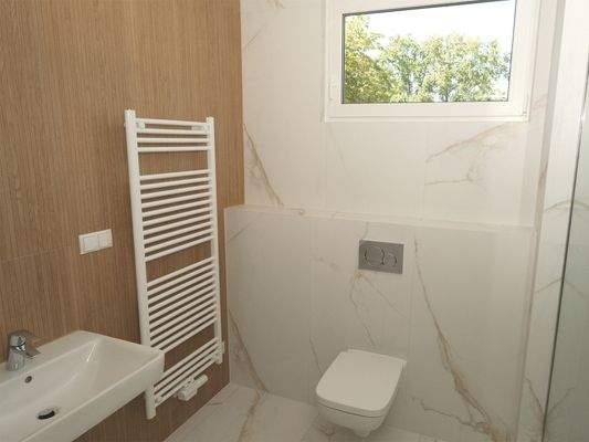 Badezimmer mit Dusche