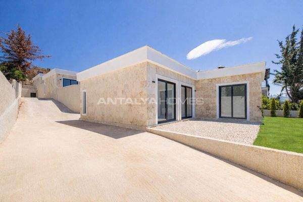 Single-Story Villas near the Beach in Bodrum Kadıkalesi
