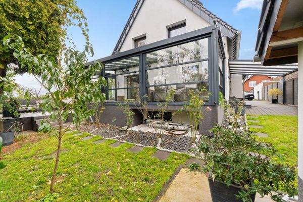 9. Rückseite Haus und Wintergartenjpg