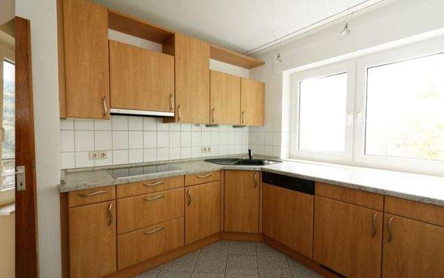 Küche mit Fenster.JPEG