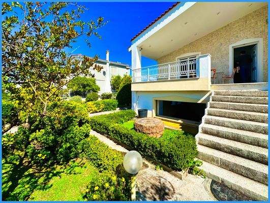 44ea6427cd034b1586a73a94c789304c-original