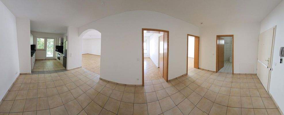 grosszügiges Esszimmer