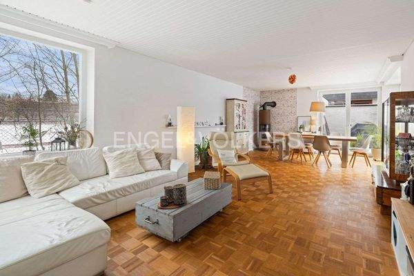 Wohnzimmer mit Blick auf den Essbereich