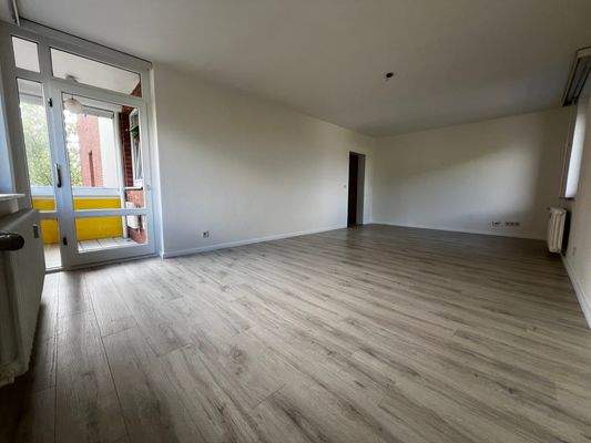 Wohnzimmer_2_mit Balkon