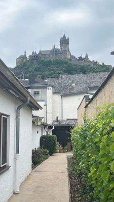 Gebäude mit Burgblick