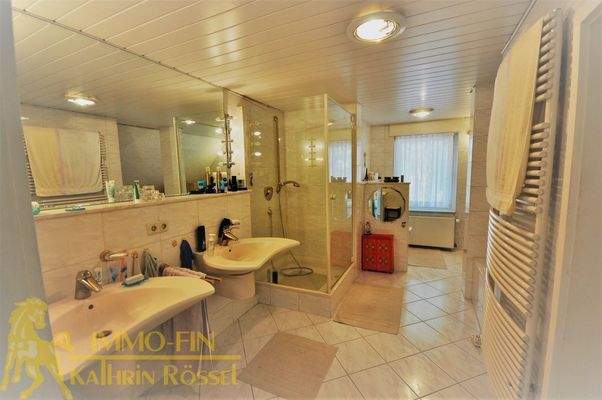 OG Wohnbereich: Hauptbad