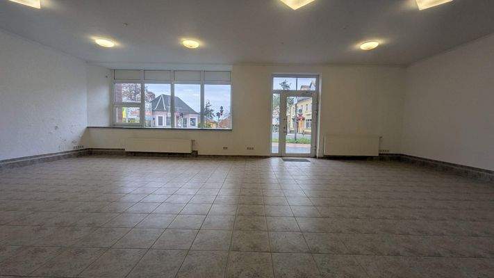 Gewerbeeinheit (EG-rechts)