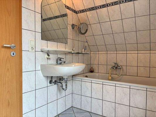 Vorderhaus_OG_Badezimmer