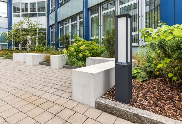 Sitzen im Innenhof
