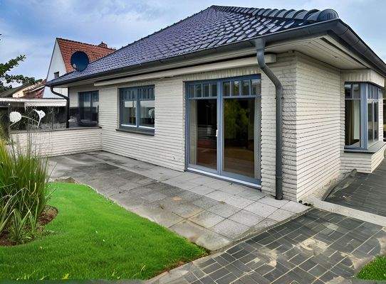 Bungalow, Außenansicht, Rasen mit KI erstellt