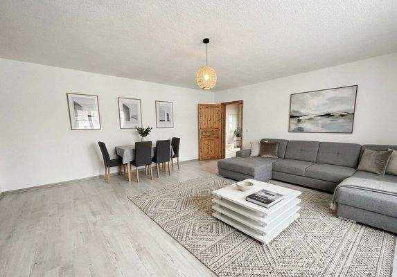 Helles, geräumiges Wohnzimmer 