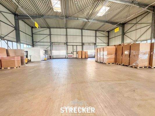 Halle Frontansicht 1