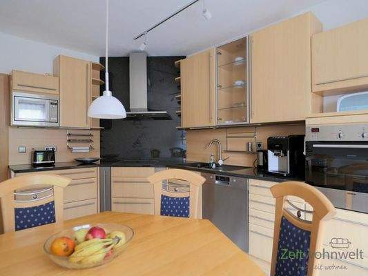 Esstisch und komplette Einbauküche
