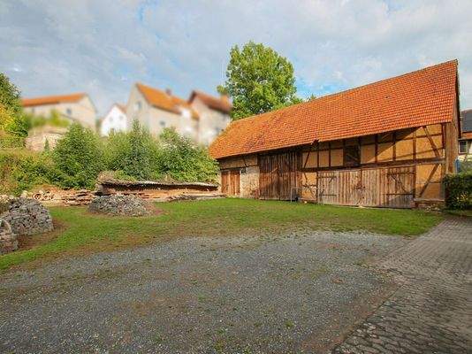 Außenbereich Hof mit Scheune