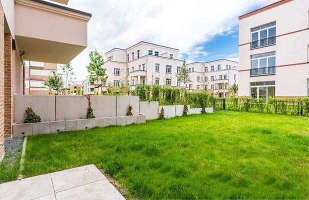 Großzügige Außenflächen