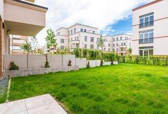 Großzügige Außenflächen