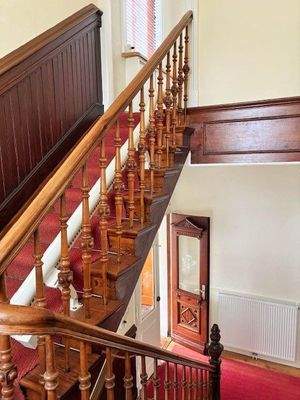 Verbindungstreppe der Etagen.jpg